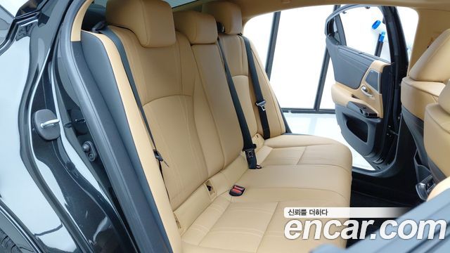 Lexus ES 2022 — photo 11