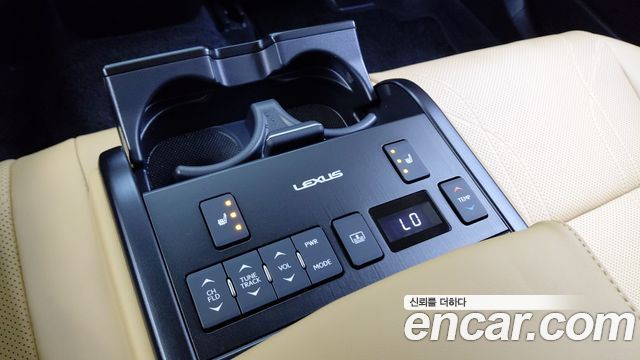 Lexus ES 2022 — photo 18
