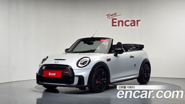 Mini Cooper Convertible 2024 — photo 31