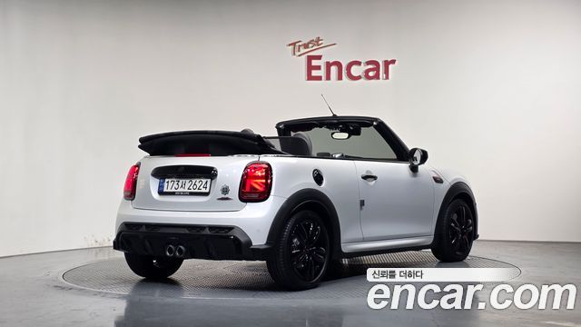 Mini Cooper Convertible 2024 — photo 2