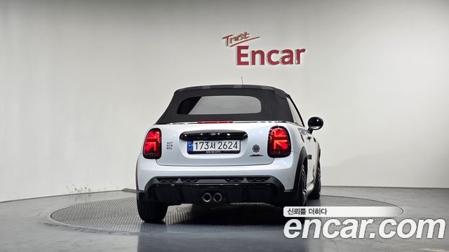 Mini Cooper Convertible 2024 — photo 4