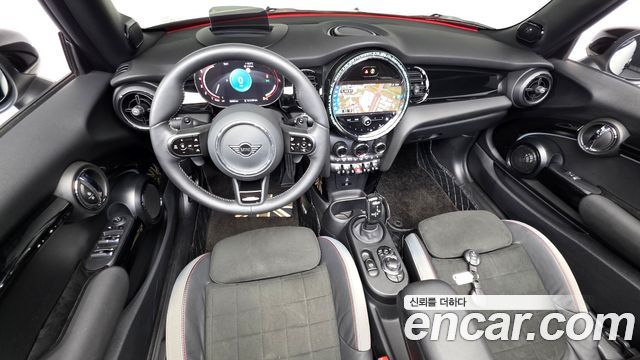 Mini Cooper Convertible 2024 — photo 10