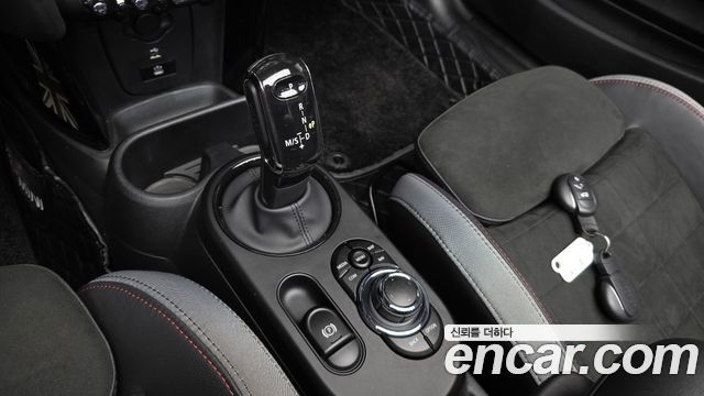 Mini Cooper Convertible 2024 — photo 12