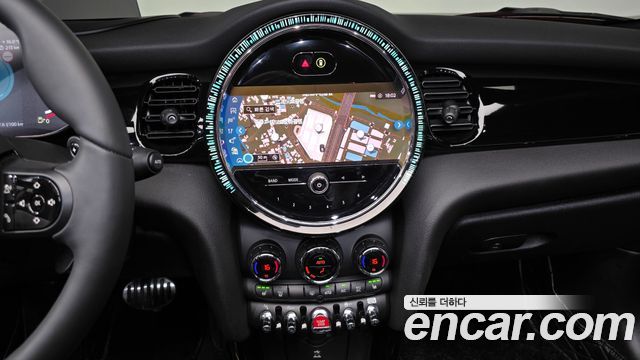 Mini Cooper Convertible 2024 — photo 18