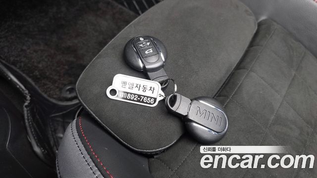 Mini Cooper Convertible 2024 — photo 21