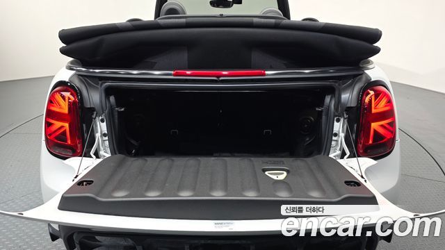 Mini Cooper Convertible 2024 — photo 23