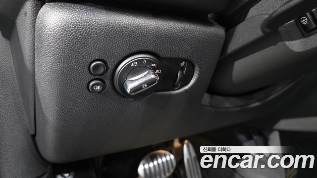 Mini Cooper Convertible 2024 — photo 25