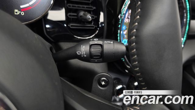 Mini Cooper Convertible 2024 — photo 26