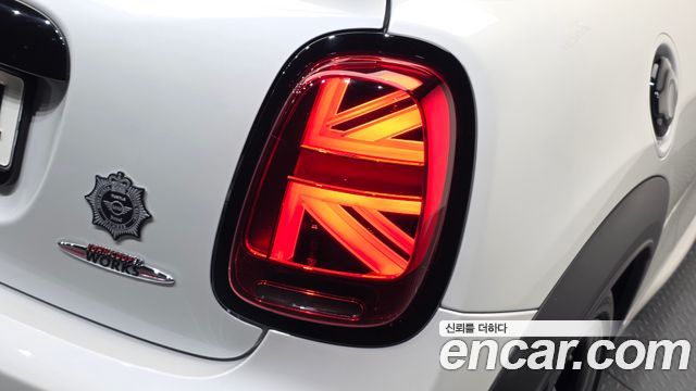 Mini Cooper Convertible 2024 — photo 9