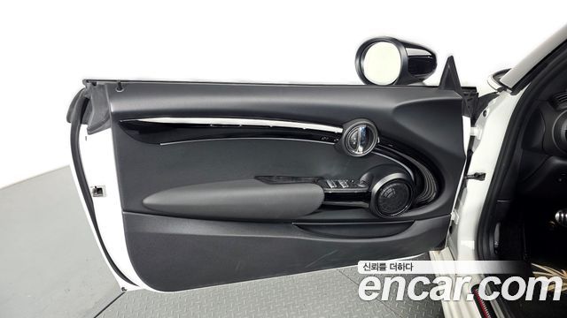 Mini Cooper Convertible 2024 — photo 15