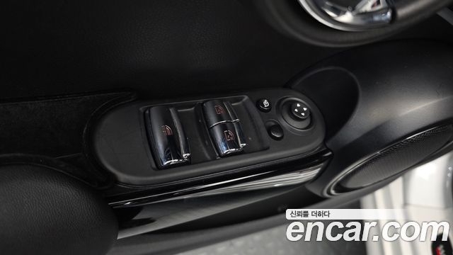 Mini Cooper Convertible 2024 — photo 27