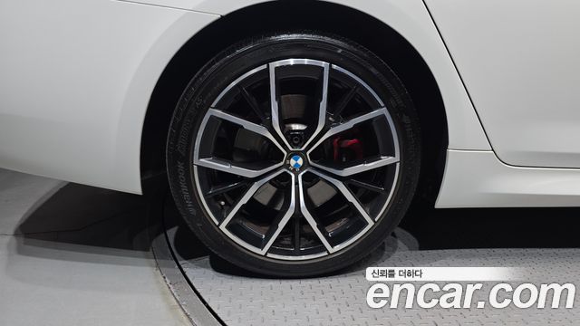BMW 5-Series 2022 — photo 5