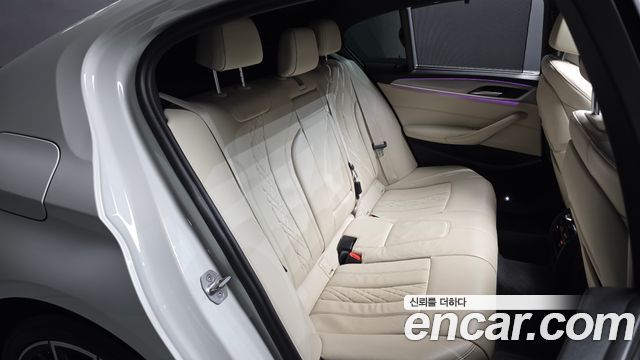 BMW 5-Series 2022 — photo 11