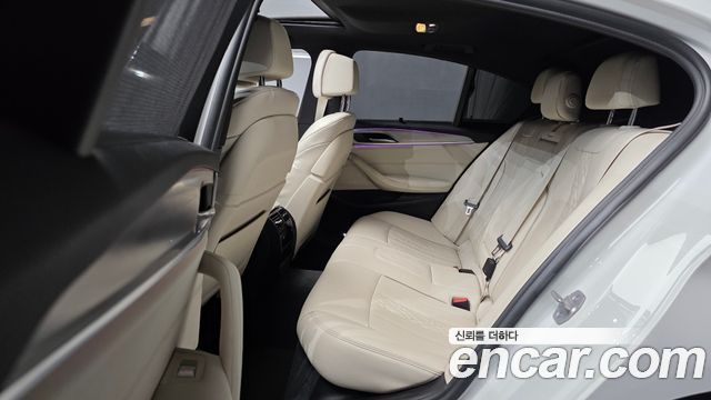 BMW 5-Series 2022 — photo 12