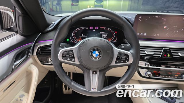 BMW 5-Series 2022 — photo 13