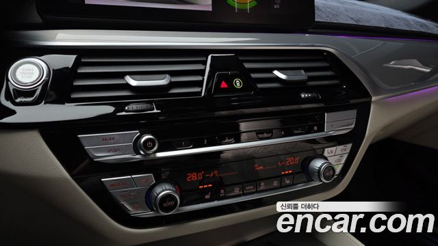 BMW 5-Series 2022 — photo 17