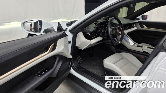 Porsche Taycan 2022 — photo 10