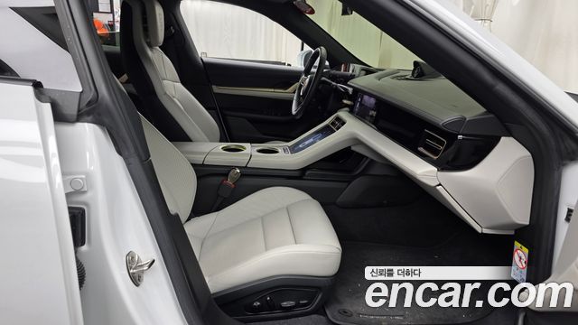 Porsche Taycan 2022 — photo 11