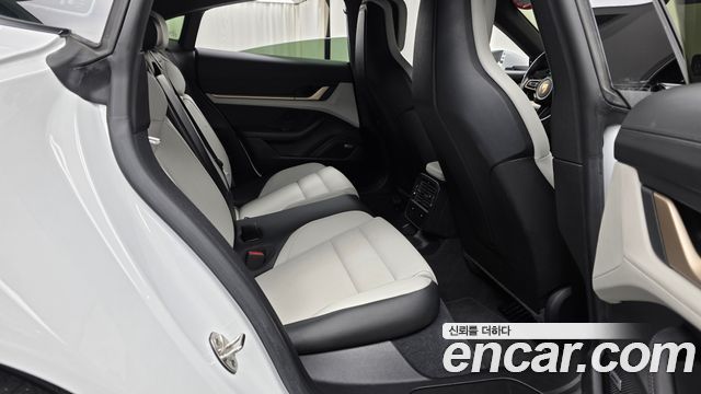 Porsche Taycan 2022 — photo 12