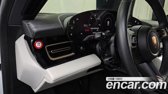 Porsche Taycan 2022 — photo 18