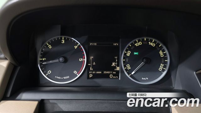 Land Rover Discovery 2013 — photo 11