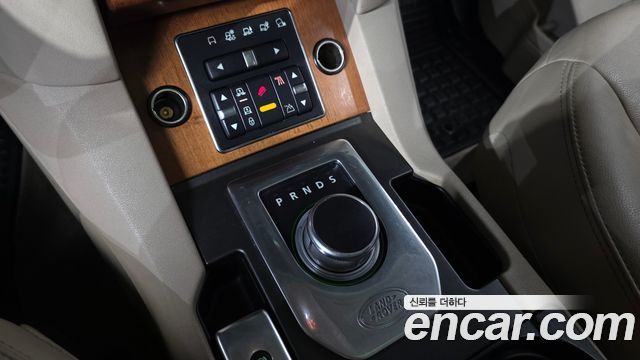 Land Rover Discovery 2013 — photo 12