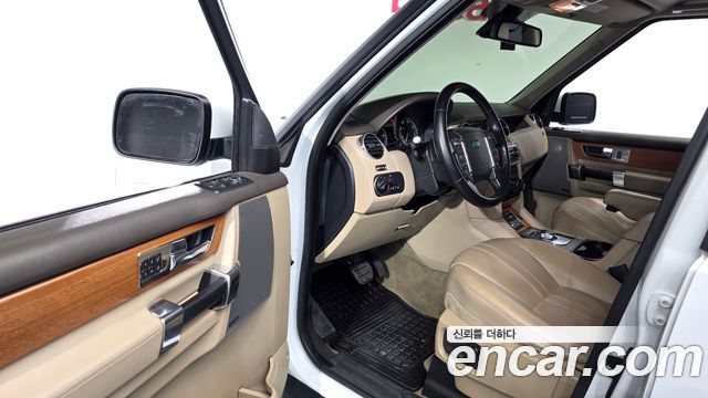 Land Rover Discovery 2013 — photo 13