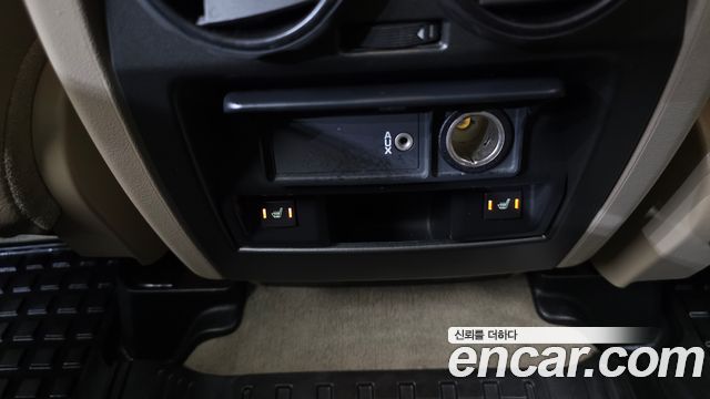 Land Rover Discovery 2013 — photo 18