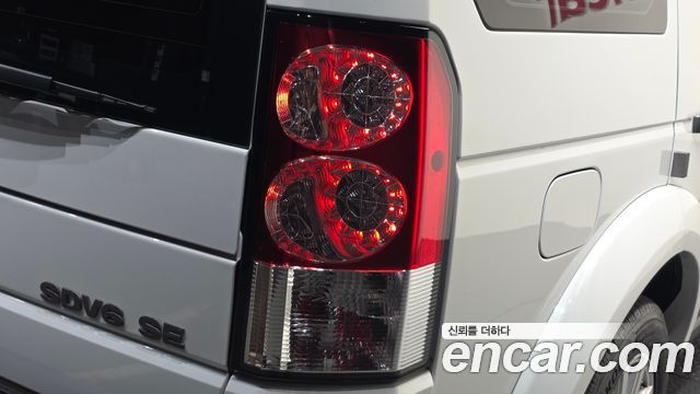 Land Rover Discovery 2013 — photo 9