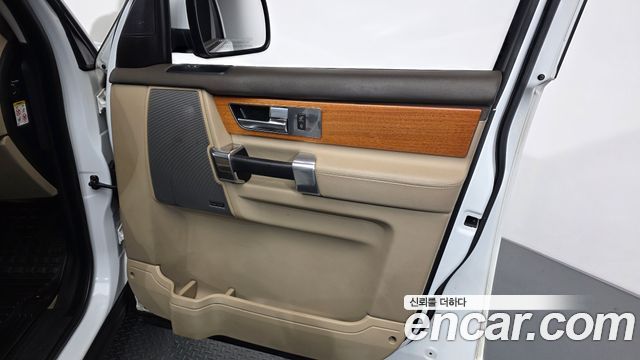 Land Rover Discovery 2013 — photo 14