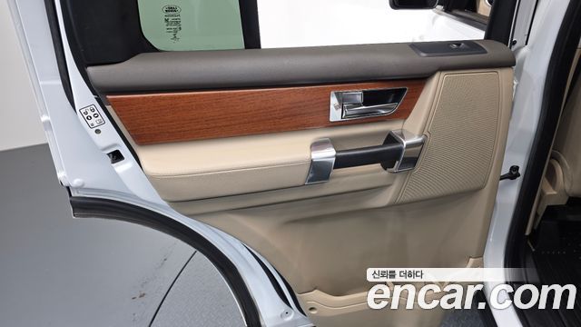 Land Rover Discovery 2013 — photo 15
