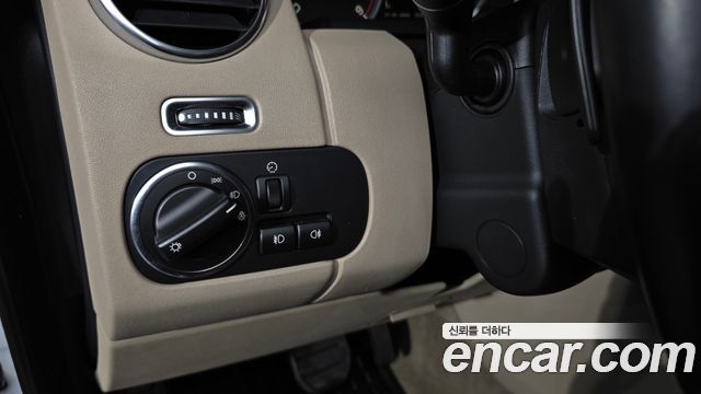 Land Rover Discovery 2013 — photo 28