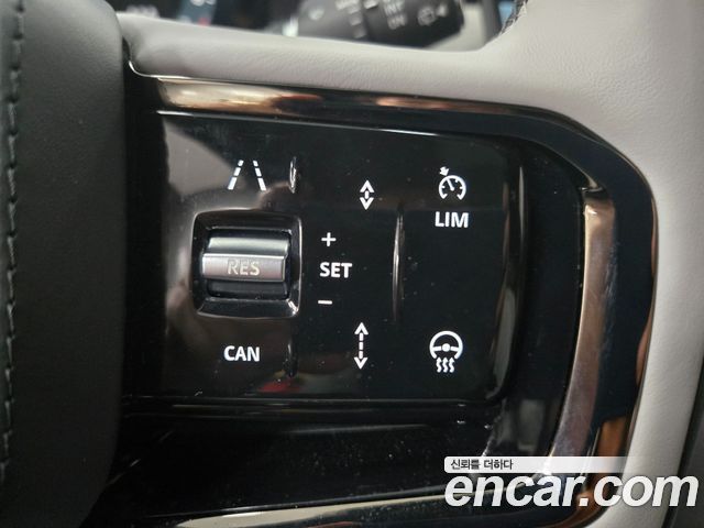 Land Rover Range Rover Velar 2026 — photo 7