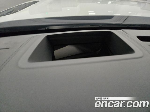 Land Rover Range Rover Velar 2026 — photo 8