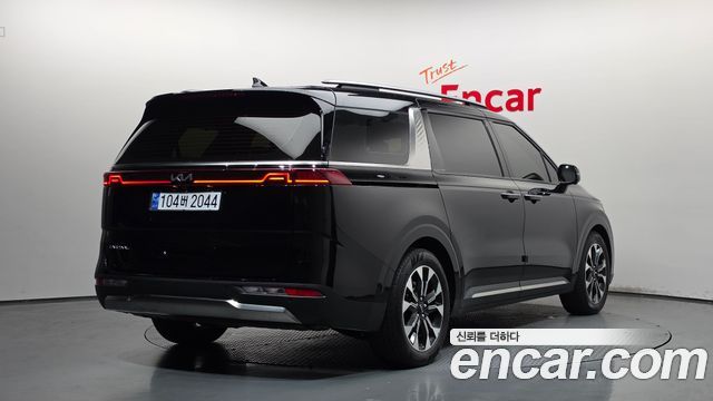 Kia Canival 2023 — photo 2