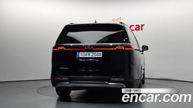 Kia Canival 2023 — photo 4