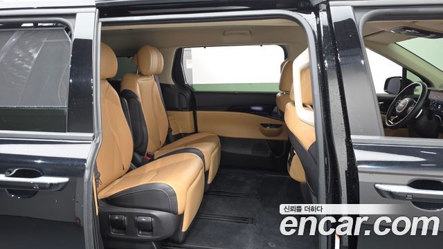 Kia Canival 2023 — photo 17