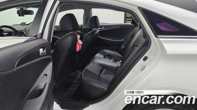 Hyundai Sonata 2012 — photo 17