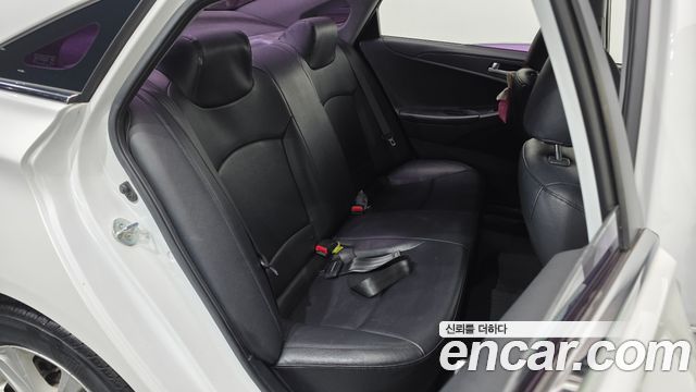 Hyundai Sonata 2012 — photo 18