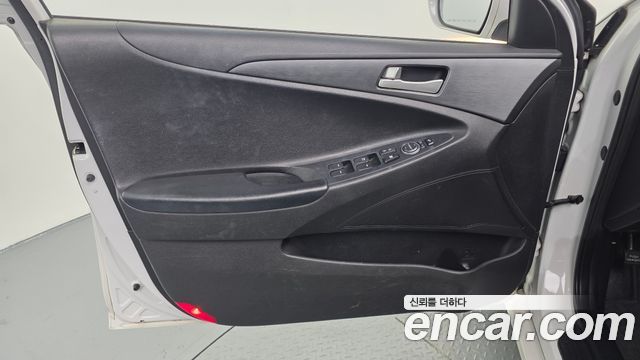 Hyundai Sonata 2012 — photo 14