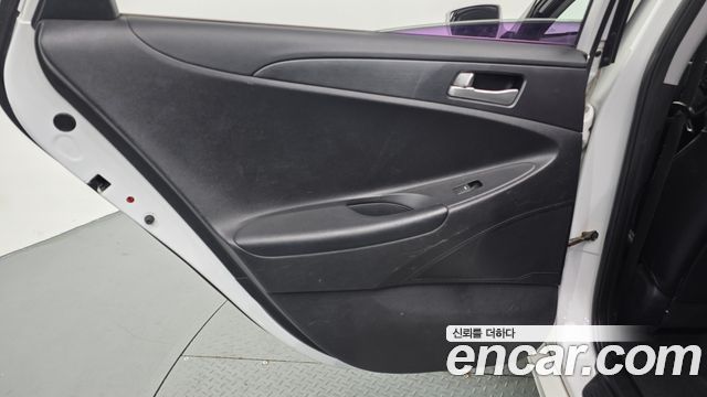 Hyundai Sonata 2012 — photo 15