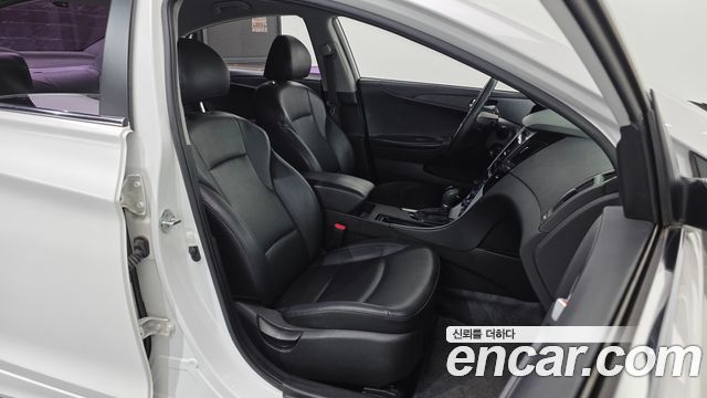 Hyundai Sonata 2012 — photo 16