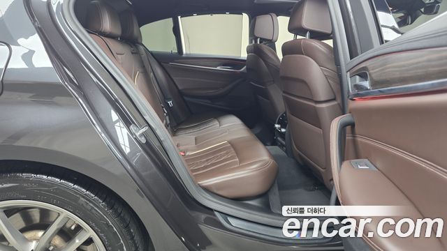 BMW 5-Series 2020 — photo 17