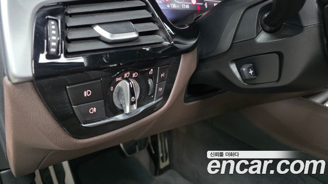 BMW 5-Series 2020 — photo 26