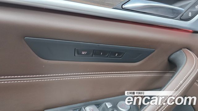 BMW 5-Series 2020 — photo 28