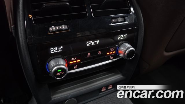 BMW 5-Series 2020 — photo 30