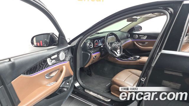 Mercedes-Benz E-Class 2019 — photo 13