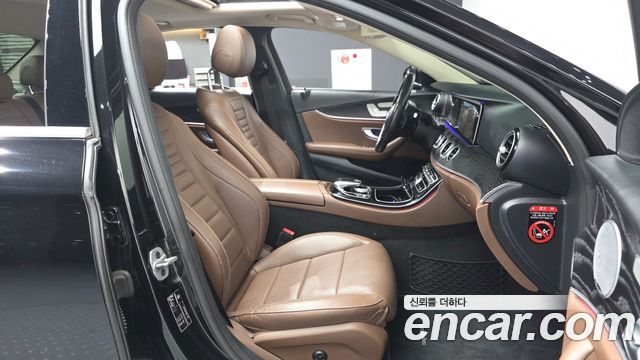 Mercedes-Benz E-Class 2019 — photo 17