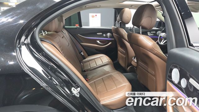 Mercedes-Benz E-Class 2019 — photo 18