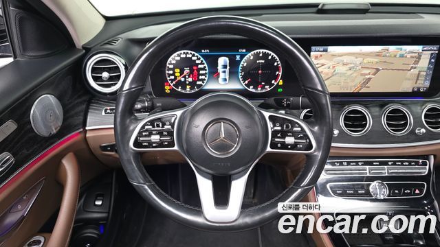 Mercedes-Benz E-Class 2019 — photo 19